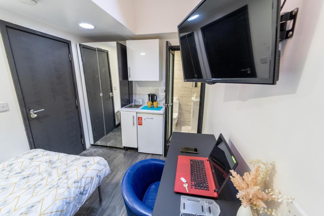 Stay Sa Equipped Studios Next To Uob And Qe! Birmingham Exteriör bild