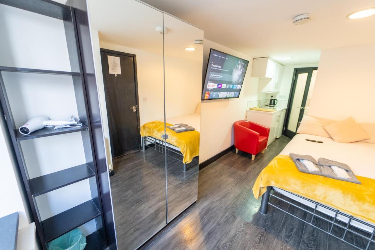 Stay Sa Equipped Studios Next To Uob And Qe! Birmingham Exteriör bild